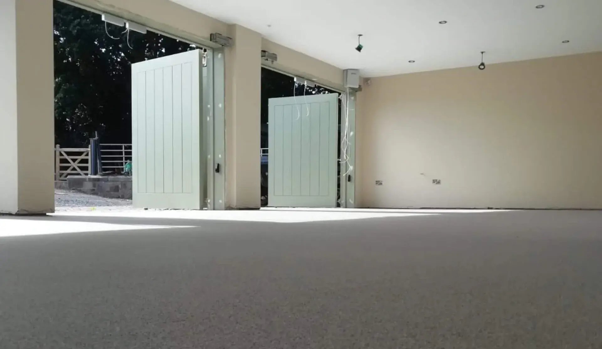 Services.-Decorative-Quartz-Scre1